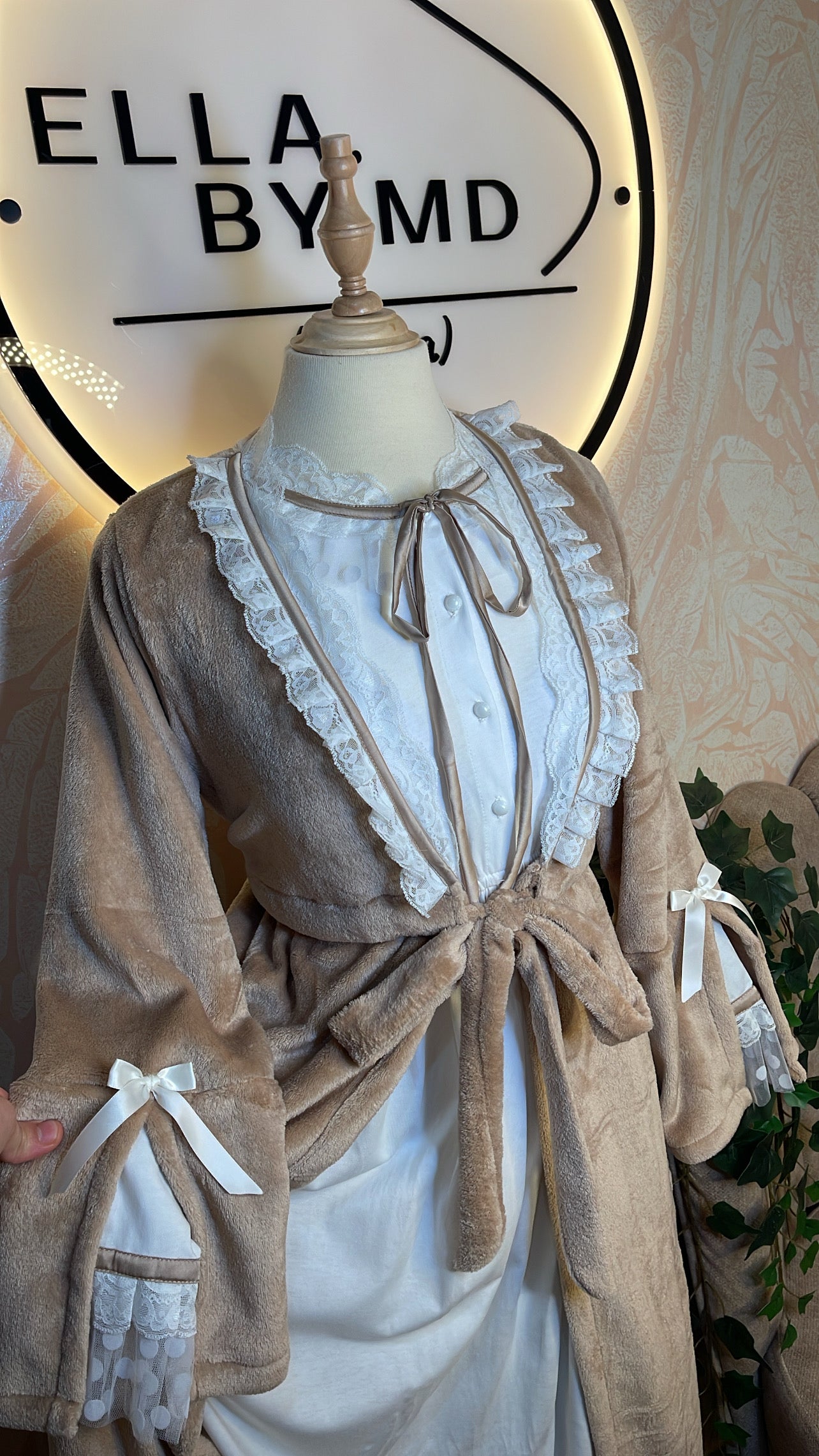 2 pieces || Robe en cotton blanc et peignoir chaud caramel كسوة ابيض وبنوار كراميل سخون