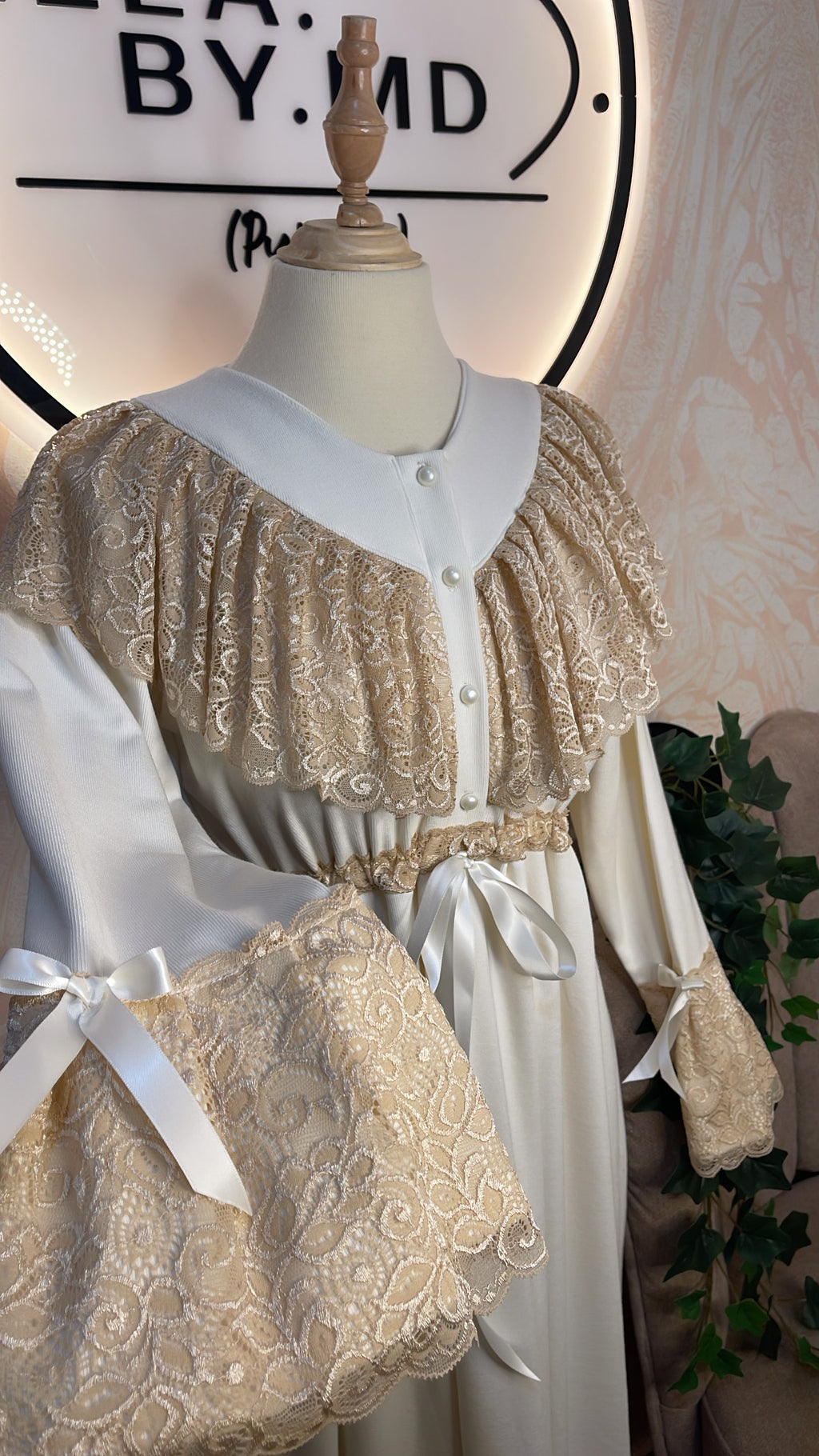 Robe Blanc Cassé avec Dentelle Bronze//Demi Saison//روب بيجامة بتفاصيل الدونتيل النحاسي
