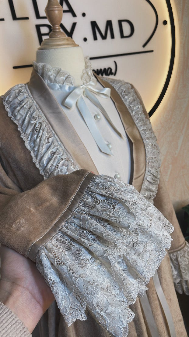 2 Pieces || Robe en blanc cassé avec peignoir caramel //  بتصميم مميز  كسوة و بنوار شتوي