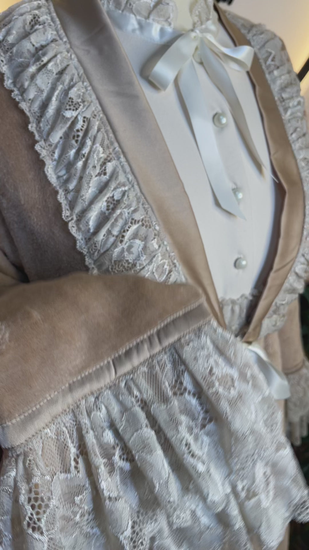 2 Pieces || Robe en blanc cassé avec peignoir caramel //  بتصميم مميز  كسوة و بنوار شتوي